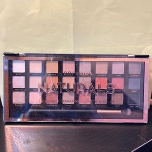 Profusion Naturals 24 Eyeshadow Palette